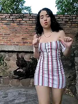 sweet_outdoor_charm on StripChat 