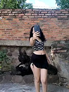 sweet_outdoor_charm on StripChat 