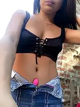 sweet_outdoor_charm on StripChat 