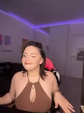 SweetBeeQueen on StripChat