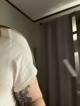 Sweetdee222x on StripChat