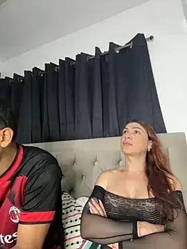 sweethoneytsx on StripChat