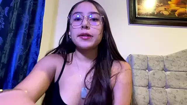 SweetMaddiee_ on StripChat 