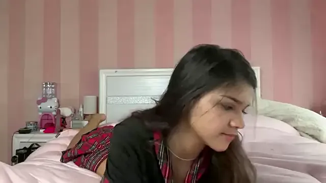 TheDaisyPink model from StripChat