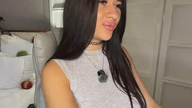 UrLillShy on StripChat