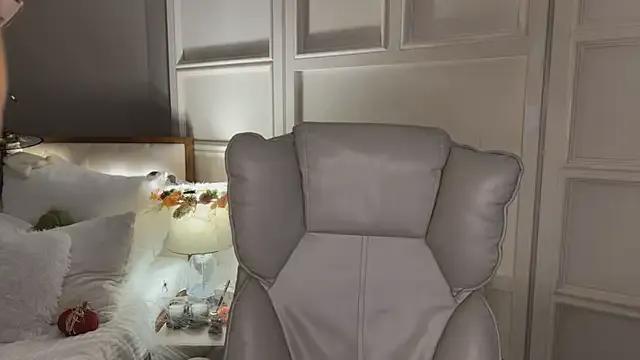 UrLillShy on StripChat