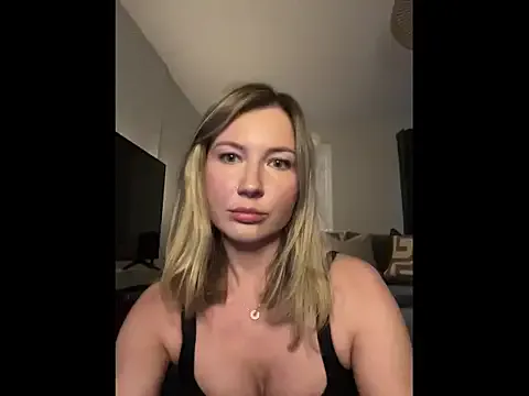 WhereisAlice model from StripChat