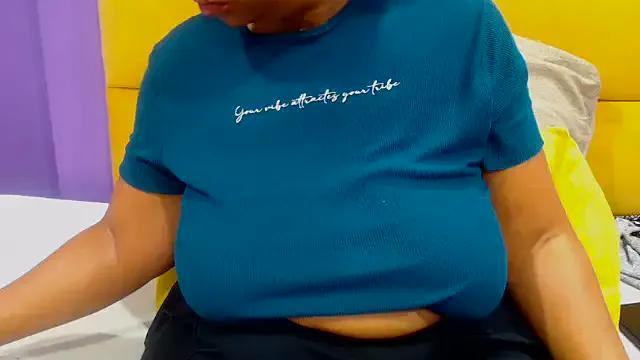 YELLOWBUSTYMELLONS on StripChat 