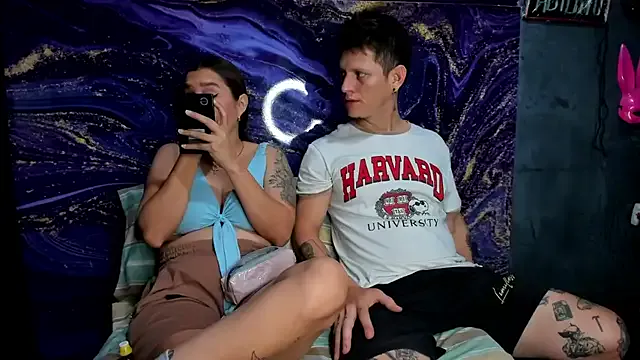 Zara_cum69 on StripChat